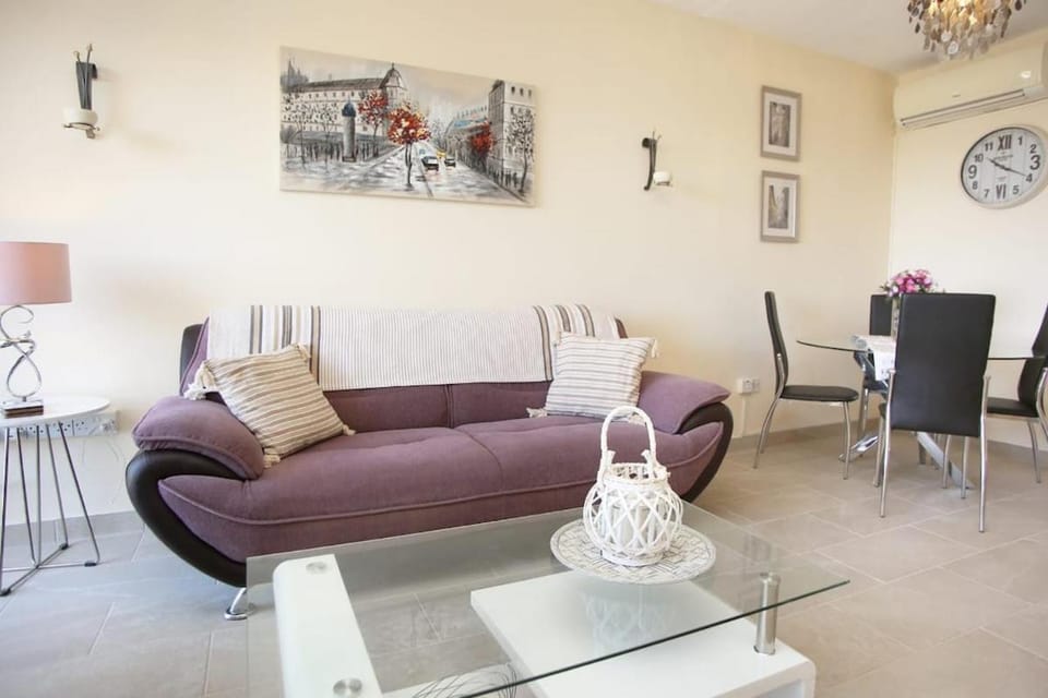 Sunny Coral Bay Village house Apartment in Peyia