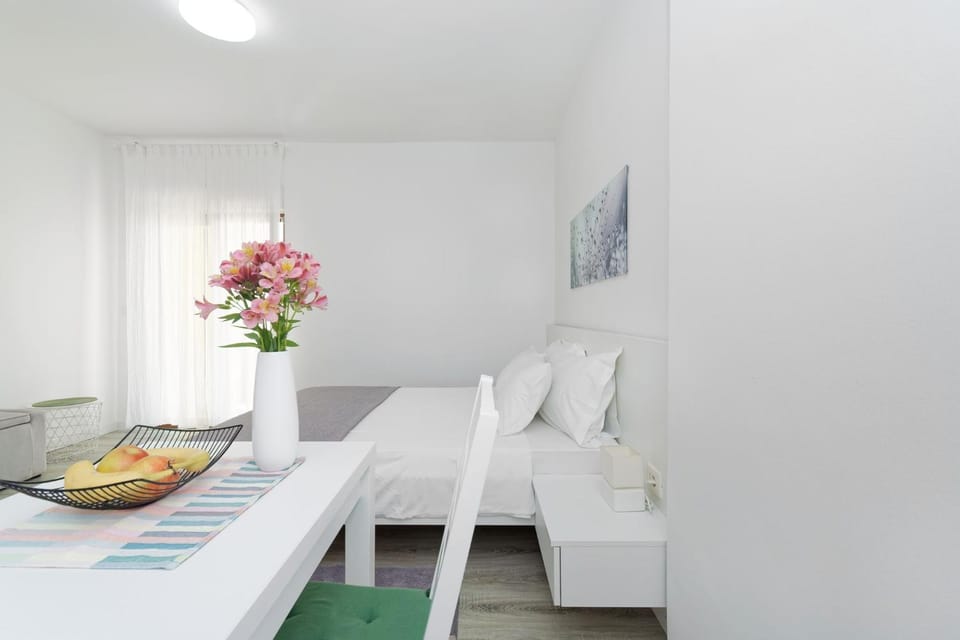 Seating area, Dining area, Bedroom