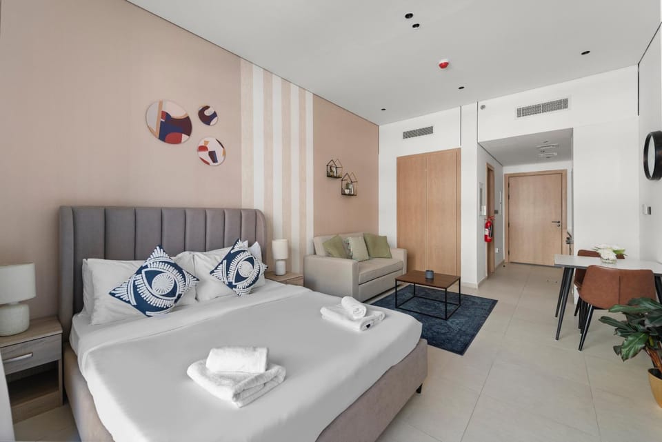 VayK - Contemporary and Cozy Studio in the Heart of JVC Apartment in Dubai