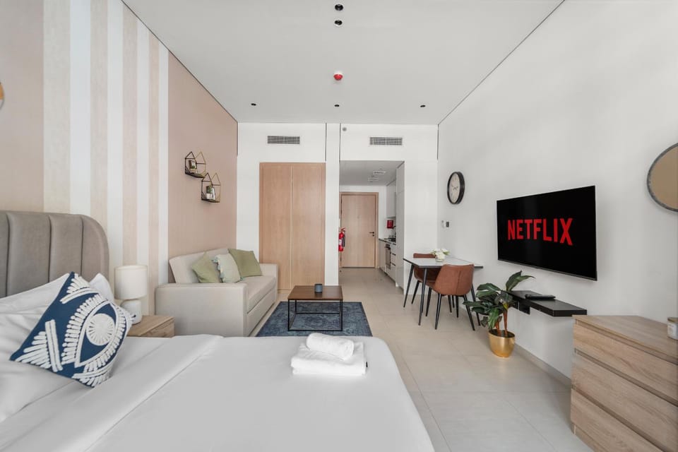 VayK - Contemporary and Cozy Studio in the Heart of JVC Apartment in Dubai