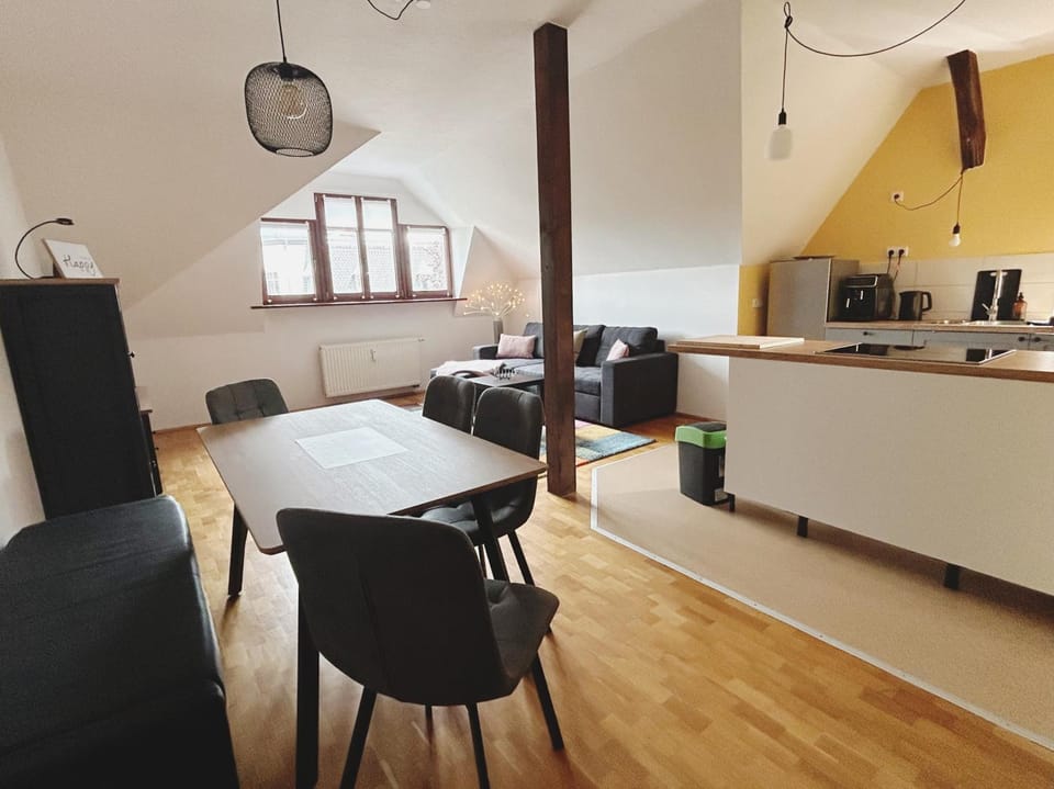 Kitchen or kitchenette, Living room, Seating area, Dining area