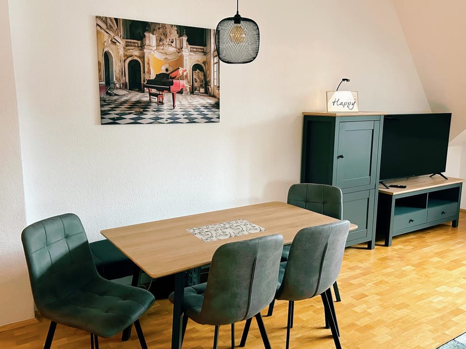 Living room, Seating area, Dining area