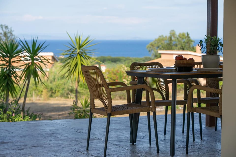 Patio, Natural landscape, View (from property/room), Balcony/Terrace, Dining area, Sea view