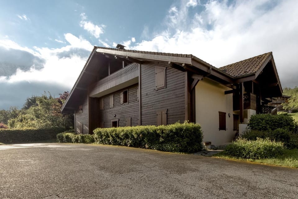 Property building, Facade/entrance, Off site