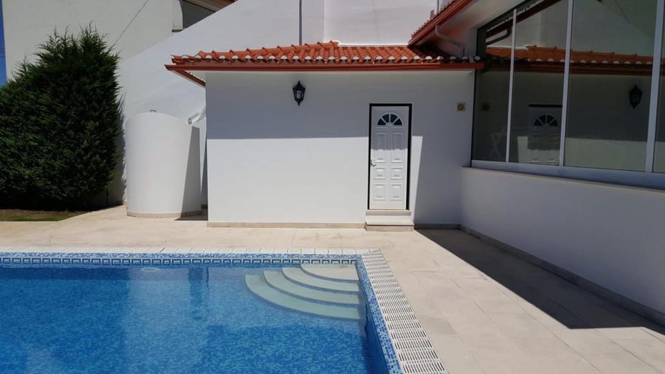 Swimming pool, Swimming pool