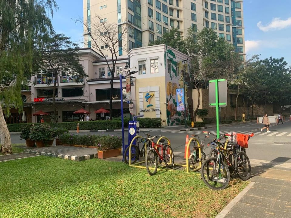 Avant at the Fort King bed Central 5mins to Highstreet BGC Apartment in Makati