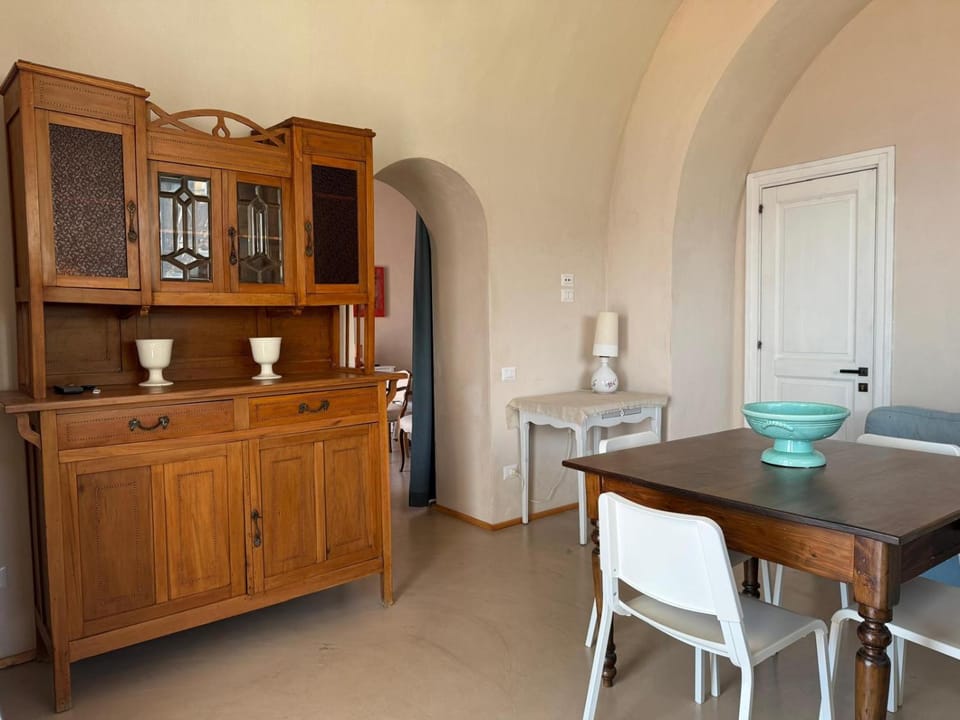 Seating area, Dining area, furniture