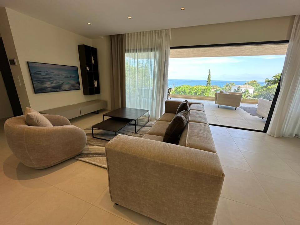 Villa Les Issambres, piscine débordement, vue mer Villa in Roquebrune-sur-Argens