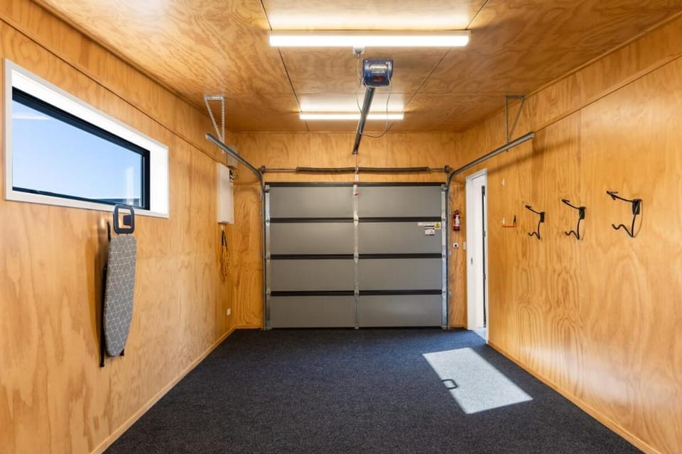 120m to Wainui Beach - Modern Coastal Unit Apartment in Gisborne