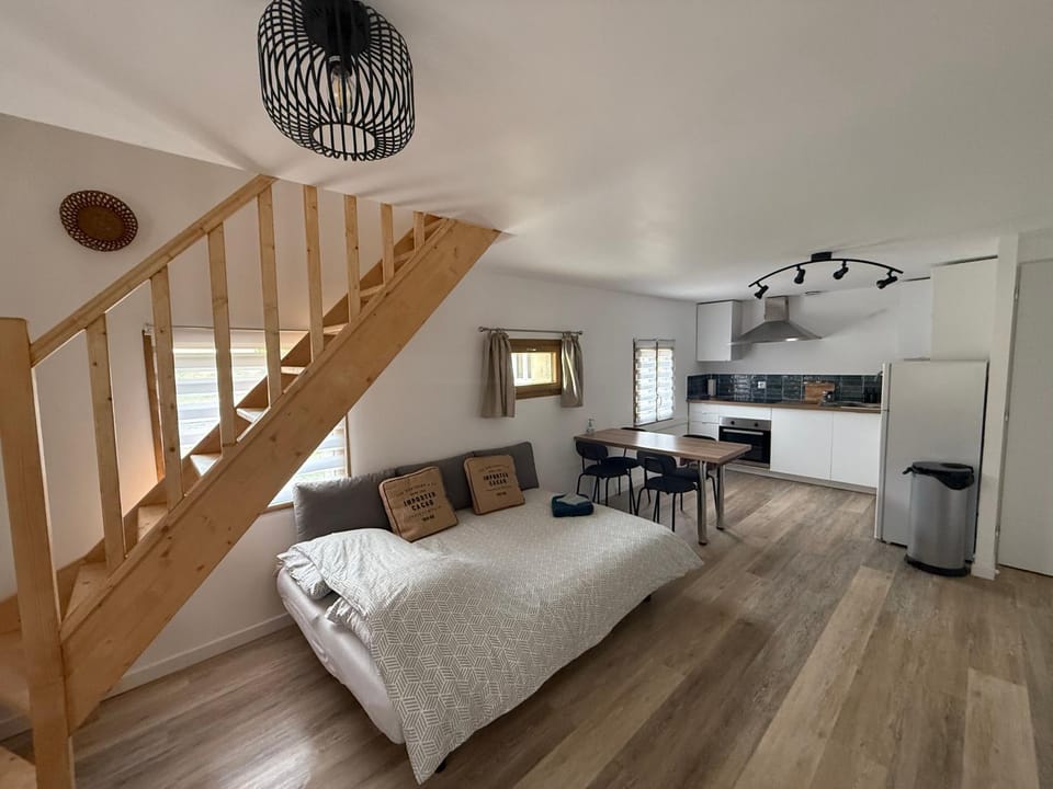 Kitchen or kitchenette, Living room