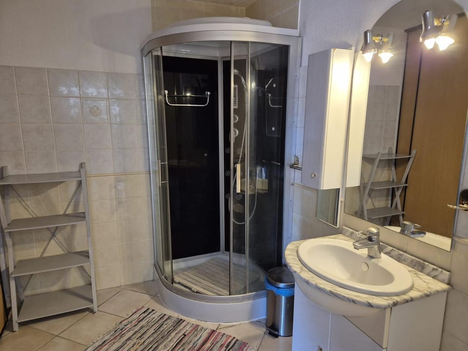 Appartement face à la mer , récent tout équipé Apartment in Port-Vendres