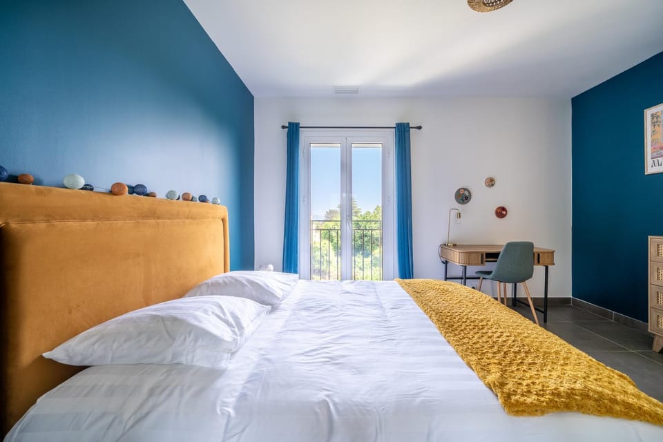 Bed, Photo of the whole room, Bedroom