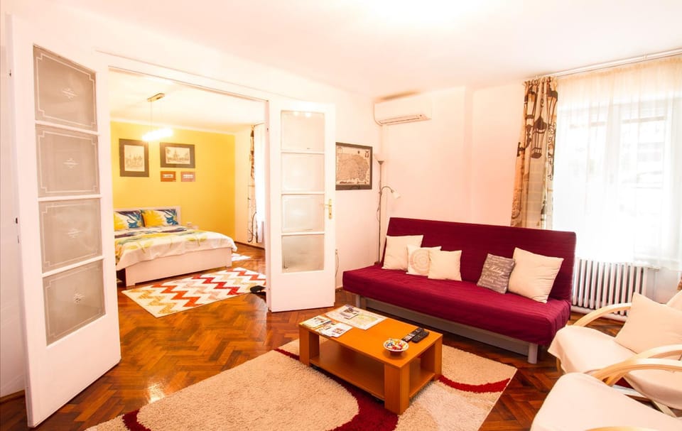 Photo of the whole room, Decorative detail, On site