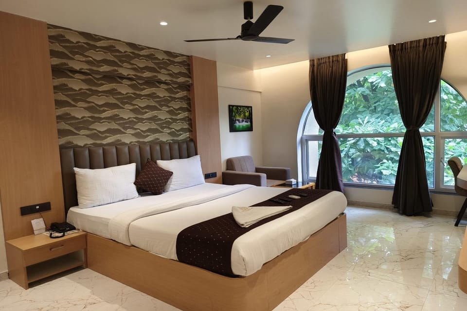 Photo of the whole room, Bedroom