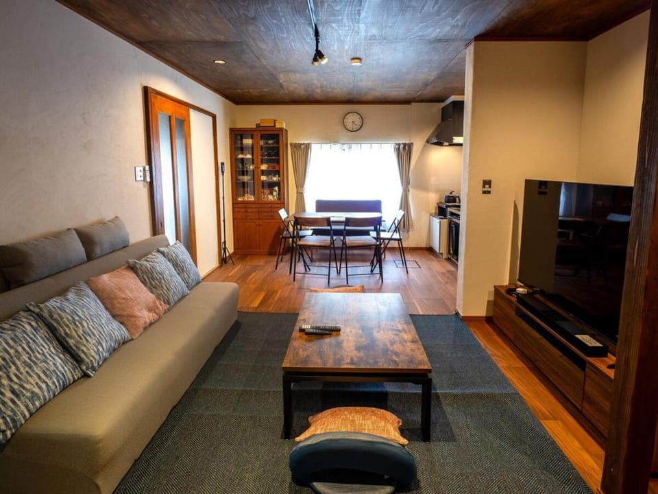 TV and multimedia, Living room, Dining area