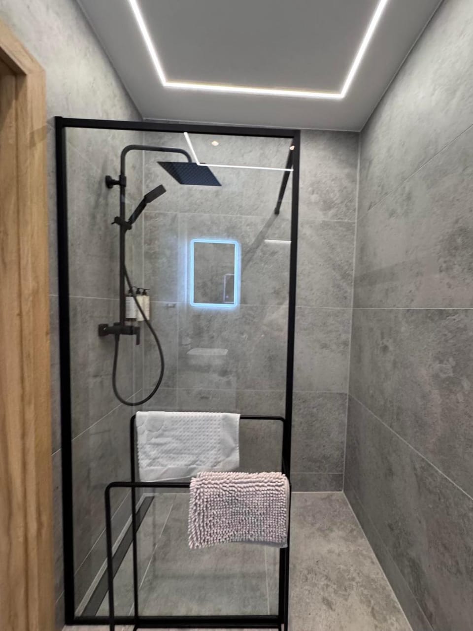 Shower, Bathroom, towels