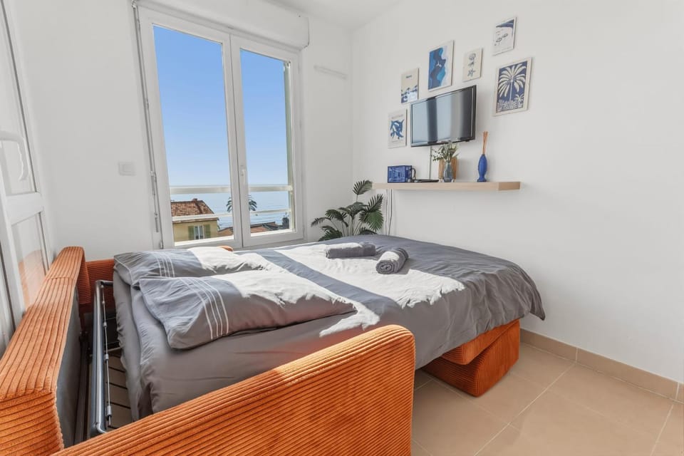 L'Azur - Seaview - AC - Tram - WIFI - Airport Apartment in Nice