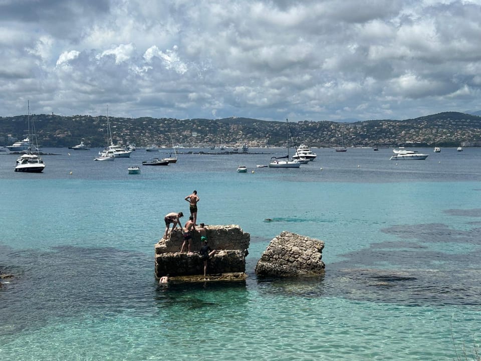 Natural landscape, Activities, Fishing, Swimming pool