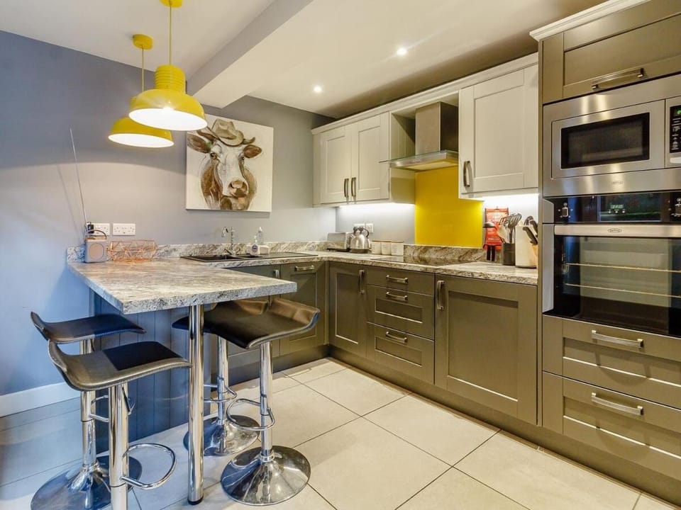 Kitchen or kitchenette, Dining area, dishwasher, oven, pet friendly, stove, toaster