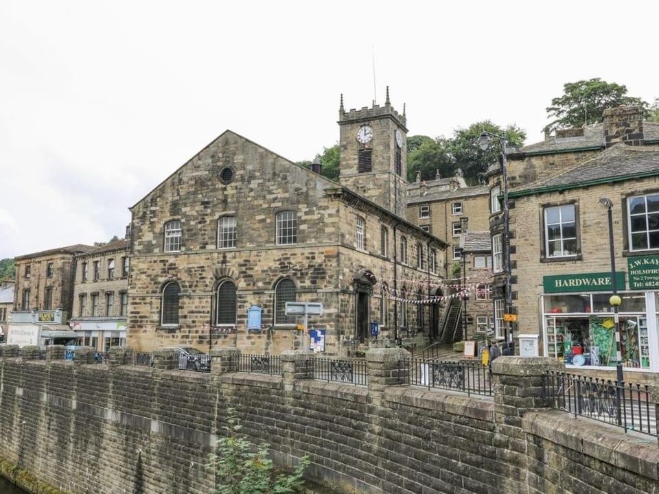 Landmark view, Street view, Location