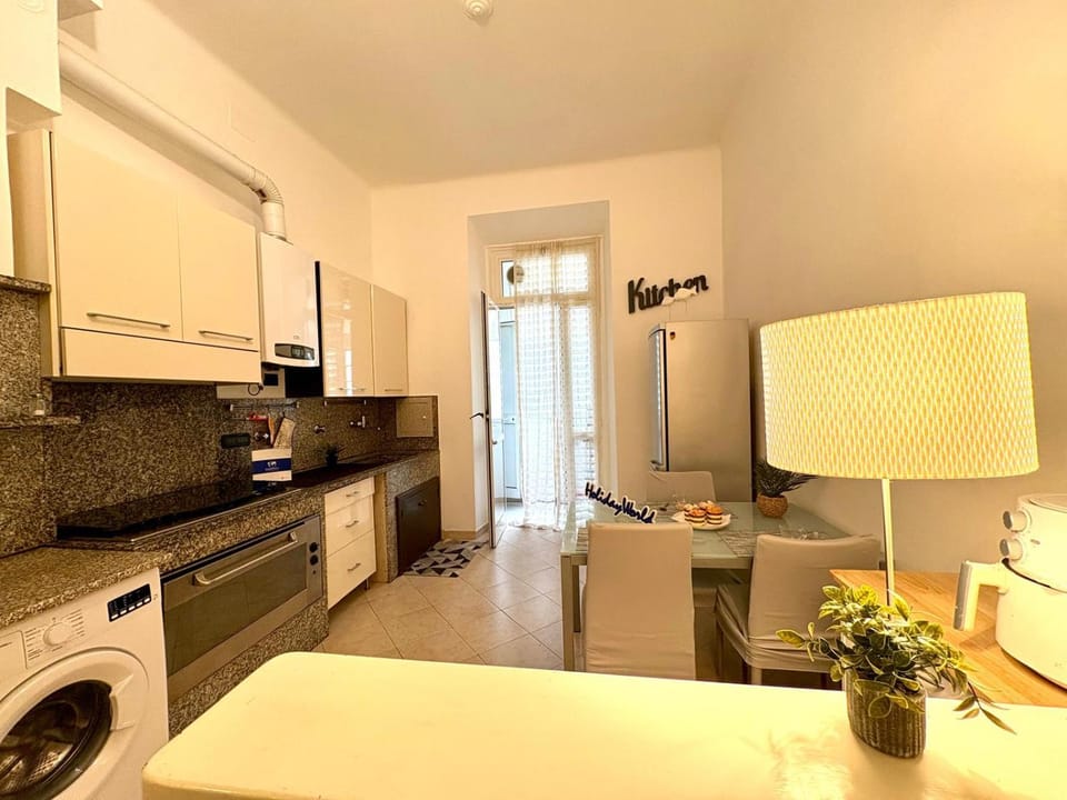 Kitchen or kitchenette, Dining area, oven, stove