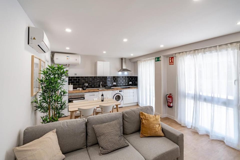 Kitchen or kitchenette, Living room, Seating area, Dining area, pet friendly
