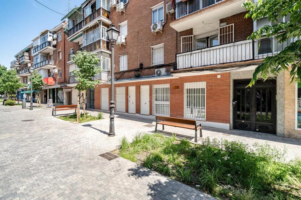 Property building, Day, Neighbourhood, Street view, Location