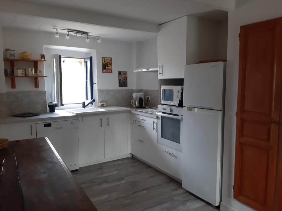 Kitchen or kitchenette, dishwasher, oven, stove, toaster