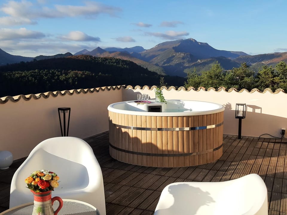 Natural landscape, Hot Tub, Balcony/Terrace, Spa and wellness centre/facilities, Mountain view