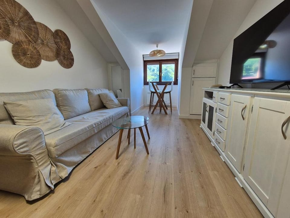 15A09 Cueva y Mar Apto con garaje by R2R Consulting Apartment in Asturias