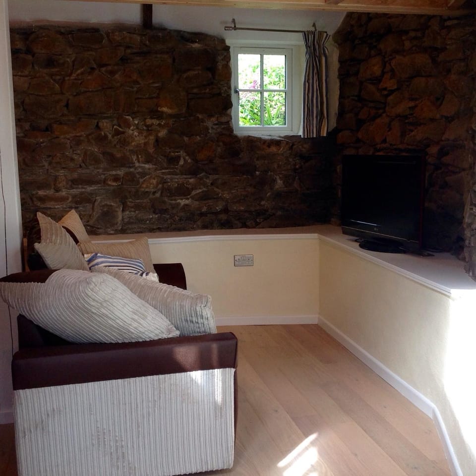 Day, Living room