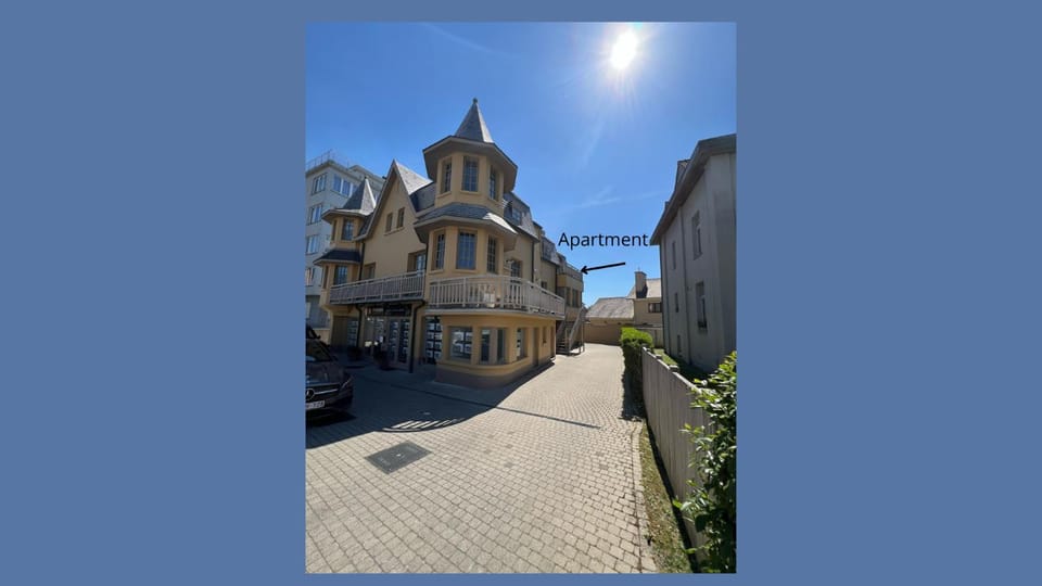 Property building, Location