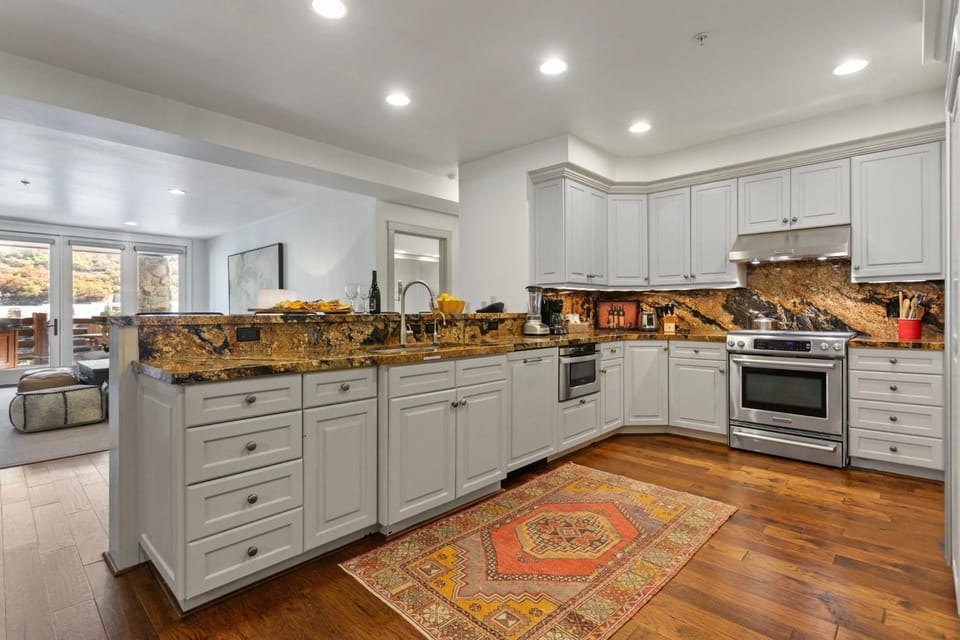 Trail's End Lodge At Deer Valley Resort - Two Bedroom Residence With Den And Spa #102 Apartment in Park City