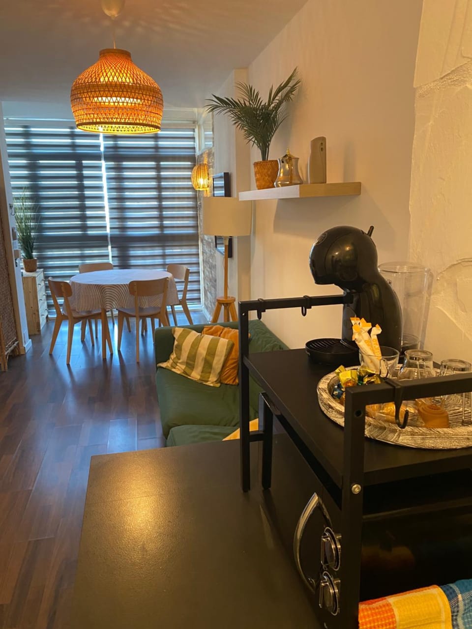 Living room, Dining area