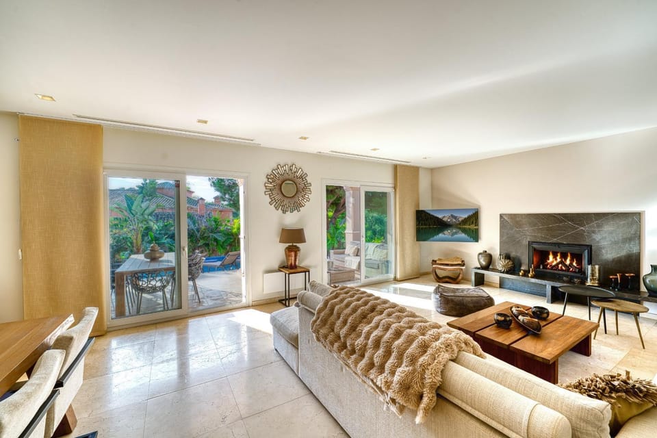 Communal lounge/ TV room, Living room