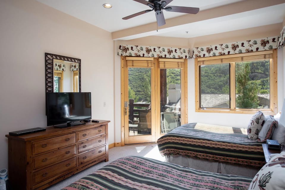 Trail's End Lodge at Deer Valley Resort - Two Bedroom Residence with Spa #401 Apartment in Park City
