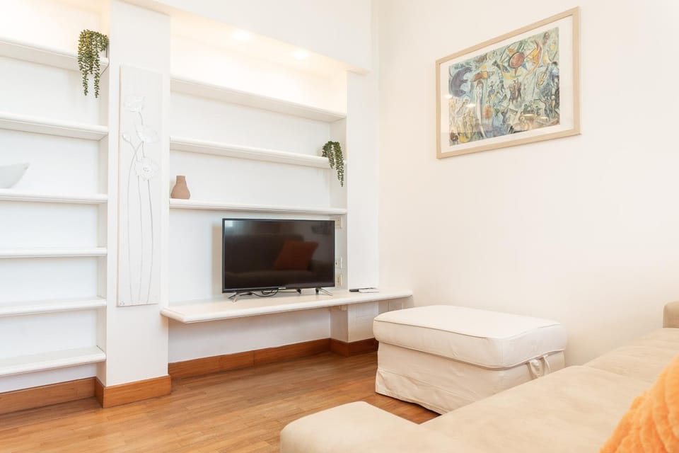 Communal lounge/ TV room, TV and multimedia, Living room, Seating area, Evening entertainment