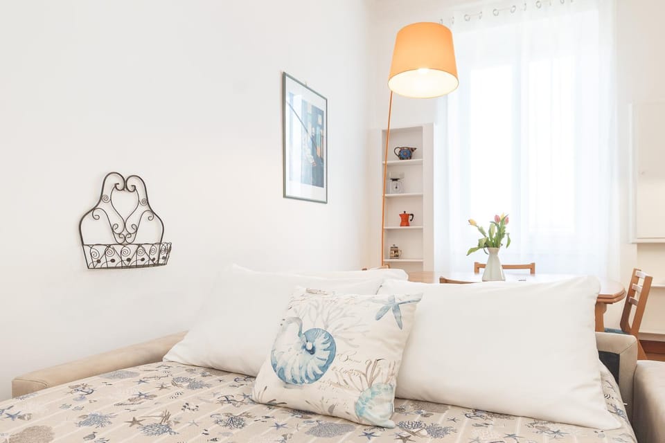 Bed, Living room, Seating area