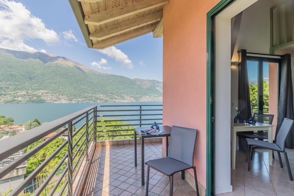 View (from property/room), Balcony/Terrace, Mountain view