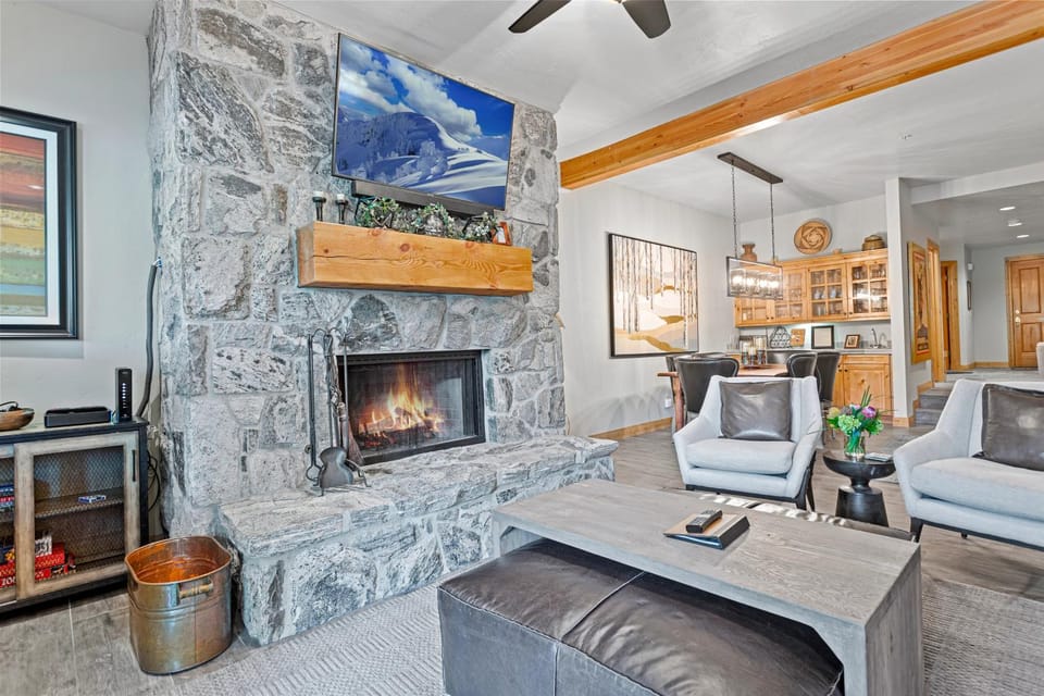 Trail's End Lodge at Deer Valley Resort - Two Bedroom Residence with Spa #404 Apartment in Park City