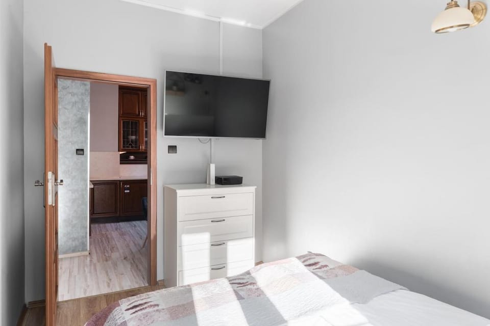 TV and multimedia, Photo of the whole room, Bedroom