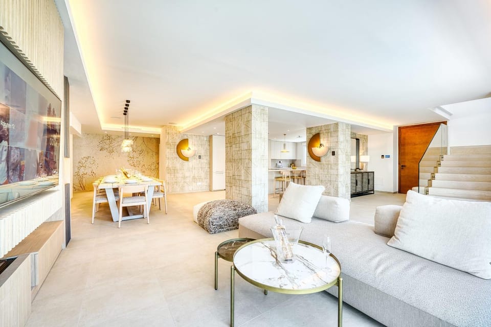 Communal lounge/ TV room, Living room