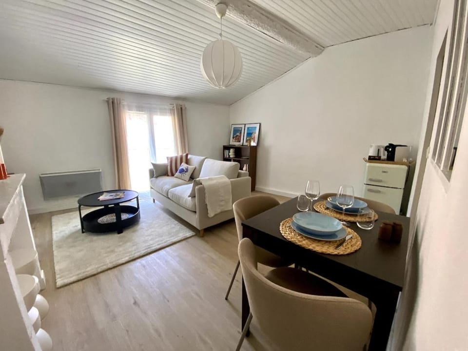 Loft du Mistral Charme Cinéma Allauch Apartment in Marseille