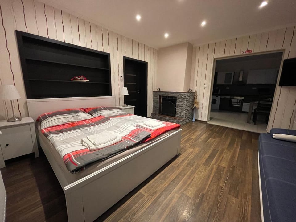 Bed, Living room