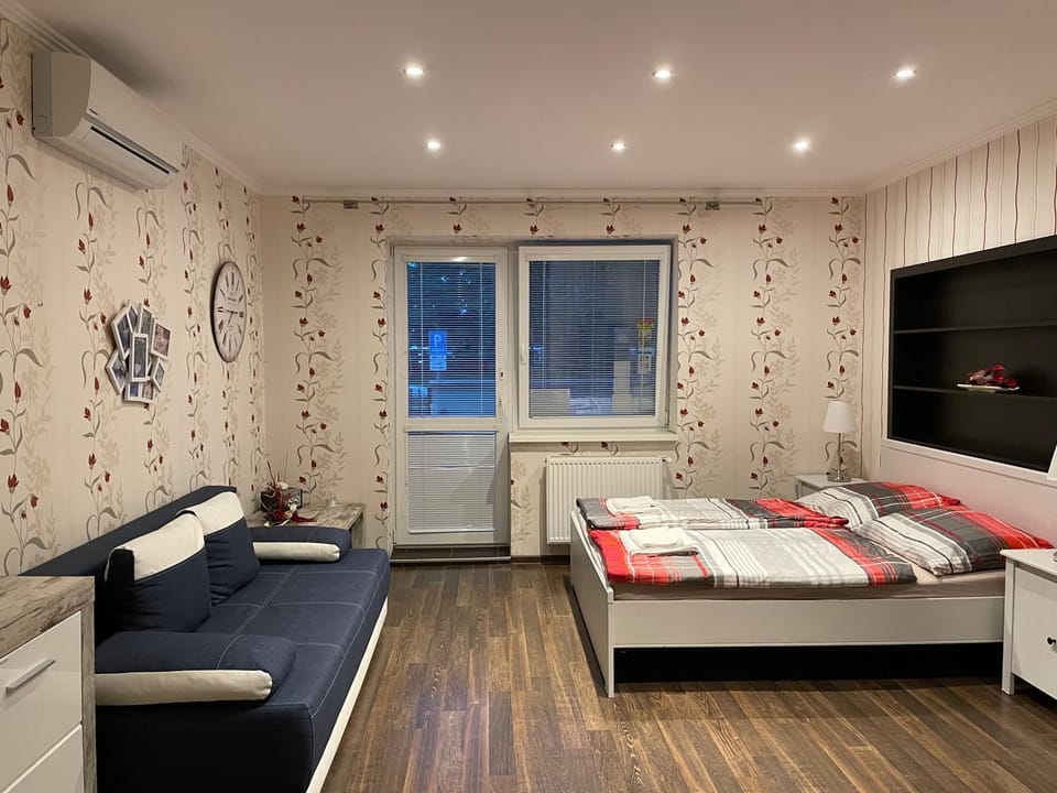 Bed, Living room