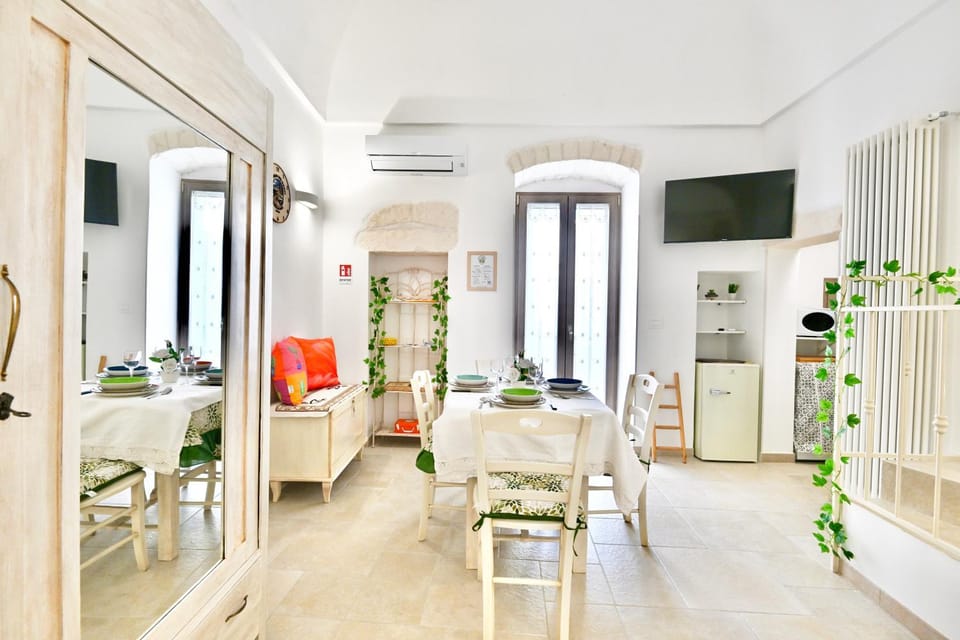 TV and multimedia, Kitchen or kitchenette, Living room, Photo of the whole room, Seating area, Dining area, air conditioner