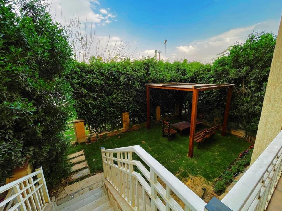 Peaceful Garden Stay In Madinaty Apartment in Cairo Governorate