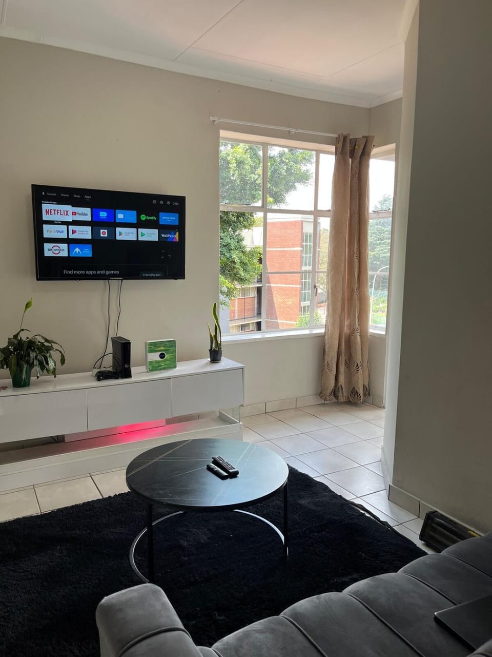Communal lounge/ TV room, TV and multimedia, Living room, Seating area, Evening entertainment