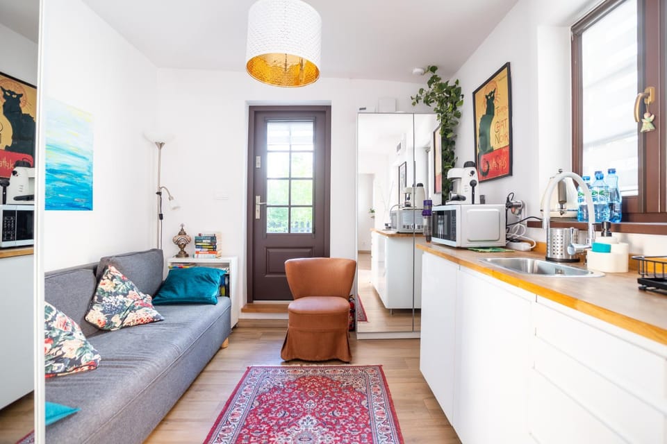 Kitchen or kitchenette, oven