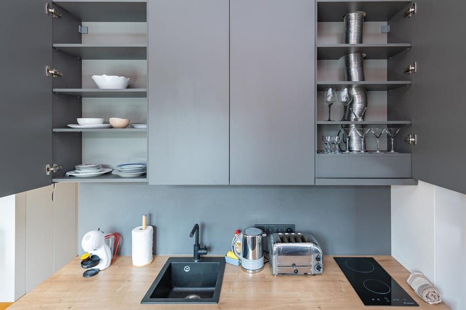 Coffee/tea facilities, Kitchen or kitchenette, stove, toaster